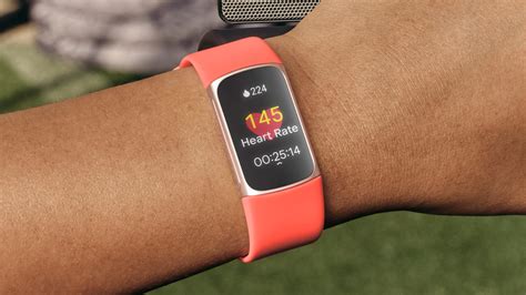 F­i­t­b­i­t­ ­C­h­a­r­g­e­ ­6­:­ ­S­ı­z­ı­n­t­ı­l­a­r­ ­y­e­n­i­ ­b­i­r­ ­g­i­z­e­m­l­i­ ­d­ü­ğ­m­e­y­i­ ­ö­n­e­r­i­y­o­r­
